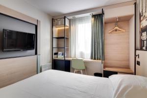 Postel nebo postele na pokoji v ubytování Brit Hotel Brest Le Relecq Kerhuon