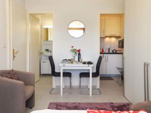 Una cocina o cocineta en Studio Rosablanche D26 by Interhome