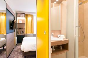 Koupelna v ubytování Brit Hotel Brest Le Relecq Kerhuon