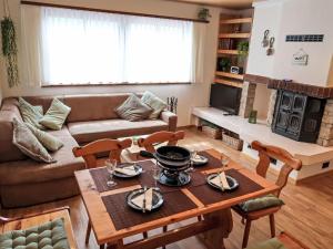 Posezení v ubytování Apartment Fricktalerhuus Apt 5 by Interhome