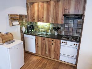 Kuchyň nebo kuchyňský kout v ubytování Apartment Fricktalerhuus Apt 5 by Interhome