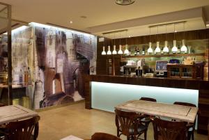 The lounge or bar area at Hotel Restaurante La Peseta