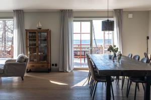 Posezení v ubytování Bergs Gård & Hållsvikens Gård
