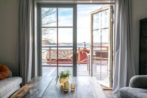 Posezení v ubytování Bergs Gård & Hållsvikens Gård