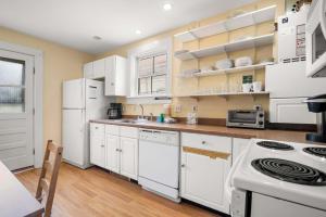 Billede fra billedgalleriet på Center of Town Steps Away Private deck i Provincetown