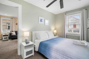 Billede fra billedgalleriet på Center of Town Steps Away Private deck i Provincetown + 23 billeder