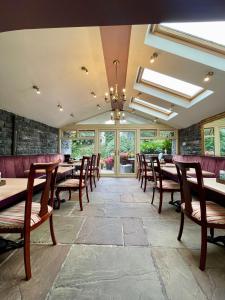 Um restaurante ou outro lugar para comer em Shandon Bells Guest House