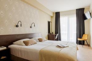 เตียงในห้องที่ Hotel Corner House by WP Hotels