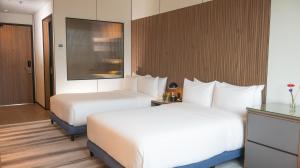 Cama ou camas em um quarto em Waymore Hotel Spa & Casino