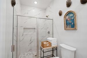 Φωτογραφία από το άλμπουμ του Chick-Inn of the Sea σε Oak Island