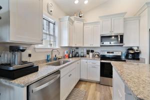 Φωτογραφία από το άλμπουμ του Chick-Inn of the Sea σε Oak Island +15 φωτογραφίες