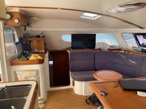Kuchyň nebo kuchyňský kout v ubytování Cabine catamaran Baie de Ste Anne