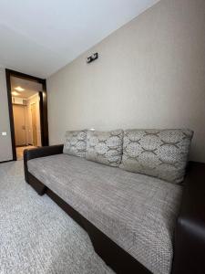 a living room with a couch in a room at Marijas ielas apartamenti in Valmiera