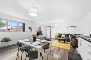 a kitchen and living room with a table and chairs at Budget 2-Bed House 10mins to Leeds City Centre in Leeds