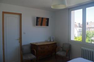 TV a/nebo společenská místnost v ubytování Hotel Richelieu + 37 fotografií