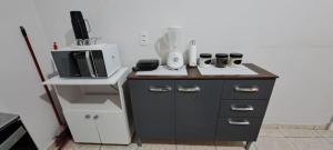 Η κουζίνα ή μικρή κουζίνα στο Residencial JM