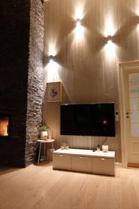TV a/nebo společenská místnost v ubytování Hytte ved Andsvatnet