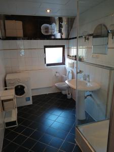 Salle de bains dans l'établissement LivingRoom GmbH K73 Kasselberg 7 Westerlinde bei Salzgitter