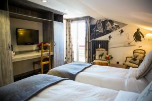 Llit o llits en una habitació de Hotel Bristol Verbier