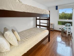 Katil atau katil-katil dalam bilik di Marbella Country Club +31 gambar