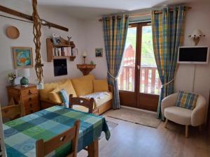 TV a/nebo společenská místnost v ubytování Reine Blanche Appartements VTI