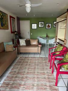 Χώρος καθιστικού στο Apart Hotel quarto e sala mobiliado na Enseada do Sua