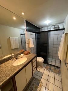 Ένα μπάνιο στο Apart Hotel quarto e sala mobiliado na Enseada do Sua