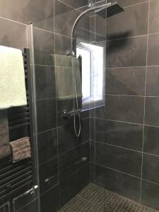 Phòng tắm tại Penarth refurbishment