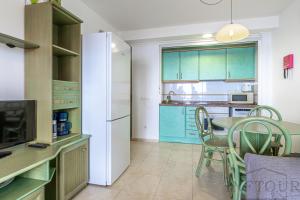 Kuchnia lub aneks kuchenny w obiekcie Inftour Amatista 9 Apartamento