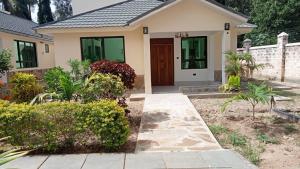 Κήπος έξω από το Mawenzi Resort -Mtwapa