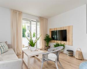 Μια τηλεόραση ή/και κέντρο ψυχαγωγίας στο Apartament Aqua Przystań 80 - Rumia Novum