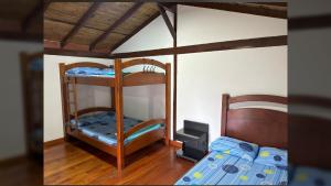 Finca con piscina los Eucaliptos Cali- Pance客房内的一张或多张床位