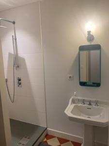 a bathroom with a sink and a mirror at Domaine de La Mouleyre à Cénac proche Bordeaux in Carignan +9 photos