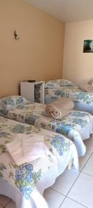 a room with three beds in a room at Pousada Vida feliz in Águas de Lindoia +77 photos