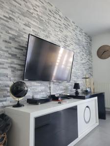 Et tv og/eller underholdning på Spacieux appartement Saint-Martin-d'Hères 4 pers