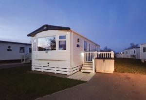 Budova, kde se kemp nachází