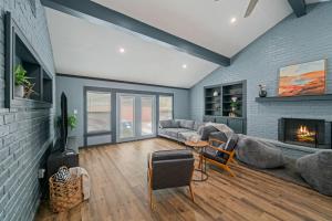 a living room with a couch and a fireplace at Amazing 4BR 2BA Winter Home with Pool & Game-Movie Room in Texas City