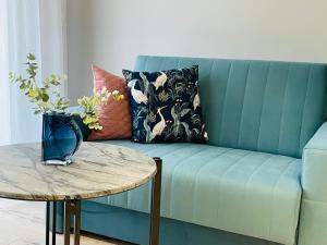 Χώρος καθιστικού στο Blue Apartment close to Old Town