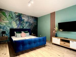 Μια τηλεόραση ή/και κέντρο ψυχαγωγίας στο Blue Apartment close to Old Town