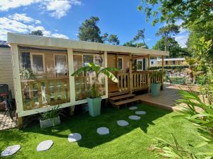 Mobil home 3 chb tout confort, Espace Enfants - Claouey Cap Ferret外面的花园