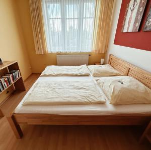 Postel nebo postele na pokoji v ubytování Ferienwohnung Ammersee