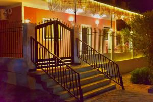 阿布辛贝Karma Kono的通往房子的楼梯