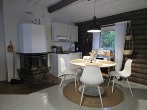 Η κουζίνα ή μικρή κουζίνα στο Rytiniemen rantamökki