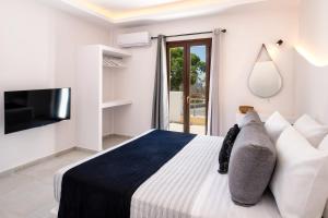 Santorinn Suites Fira客房内的一张或多张床位