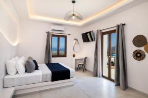 Santorinn Suites Fira的电视和/或娱乐中心