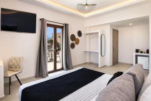 Santorinn Suites Fira客房内的一张或多张床位