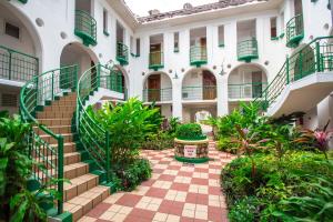 Zahrada ubytování Heart of Ocho Rios-Free Beach Acess-King Bed-Pool-Free Parking-Gated Complex-Free Wifi 100Mbps