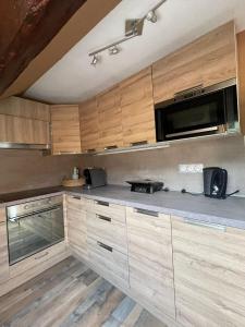 Majoituspaikan CHEZ ESTER keittiö tai keittotila