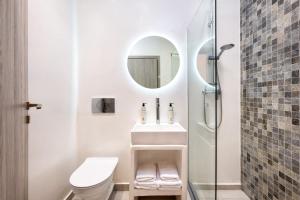 Santorinn Suites Fira的一间浴室