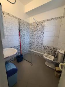 Ένα μπάνιο στο My Apartments Rooms Durres